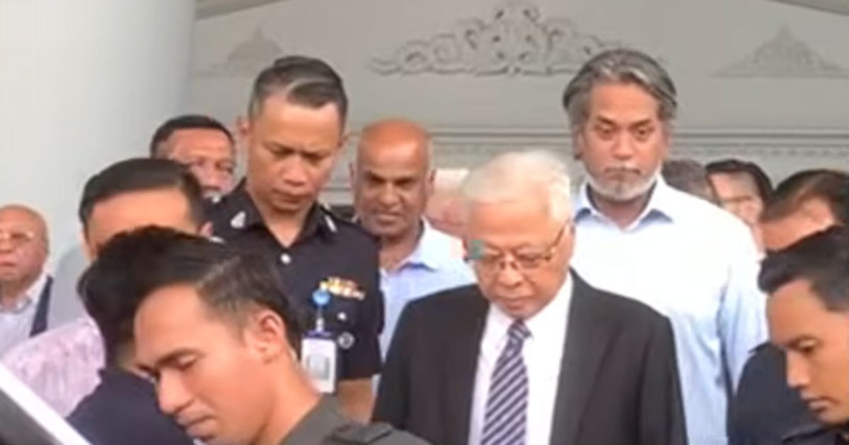 Khairy's Court Appearance Signals Support for Ismail Sabri Amid Legal Troubles