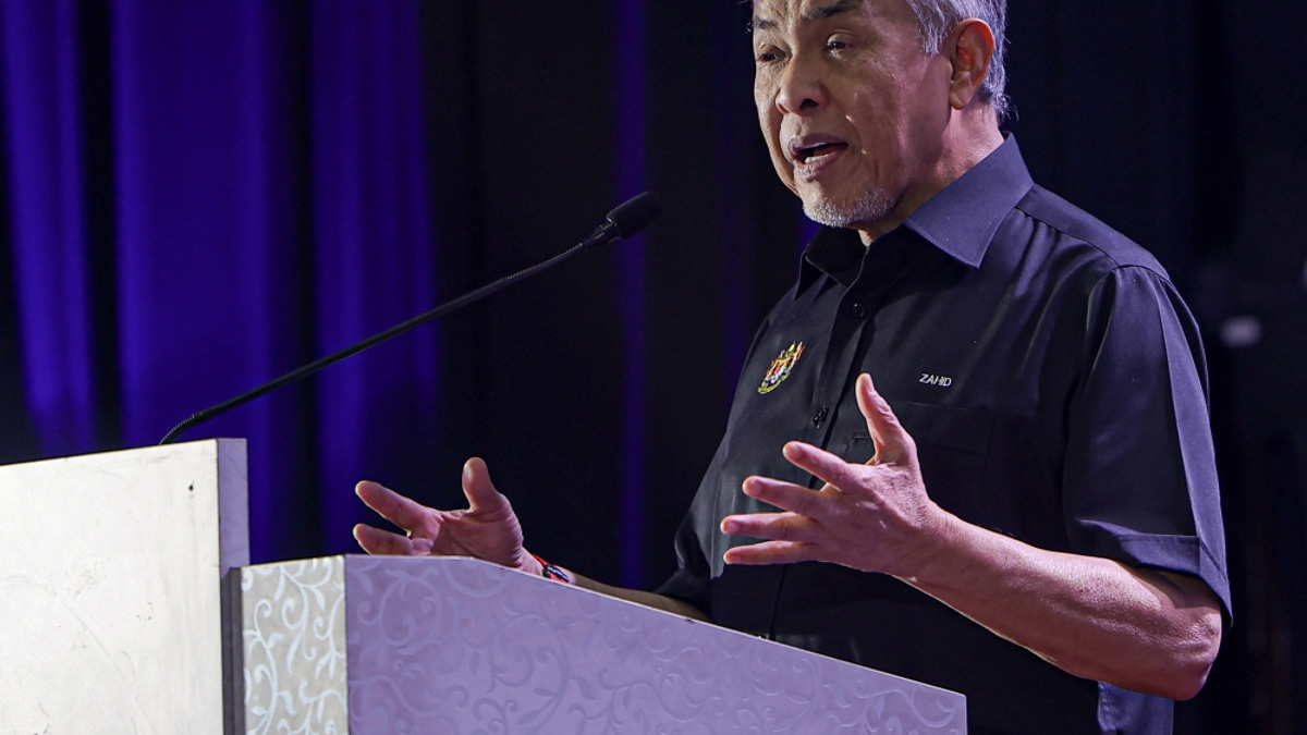 Zahid Accuses Officers of Facing Coercion Over BN Event Attendance During State Elections