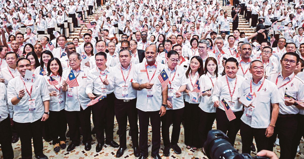 DAP Sets Year-End Deadline for Anwar's Institutional Reform Bills