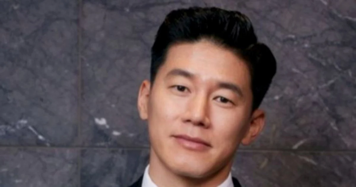 From Poverty to Stardom: How South Korean Actor Kim Mu Yeol Survived on Just RM500 Yearly