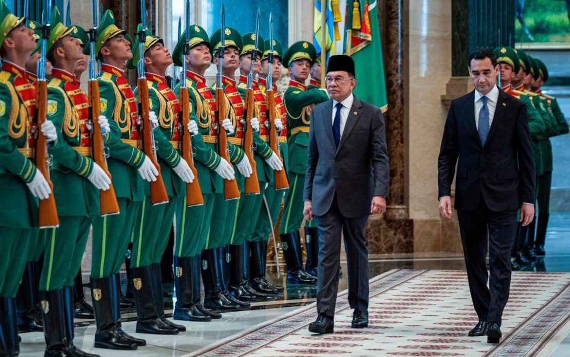 PM Anwar Accorded Official Welcome At Turkmenistan Presidential Palace