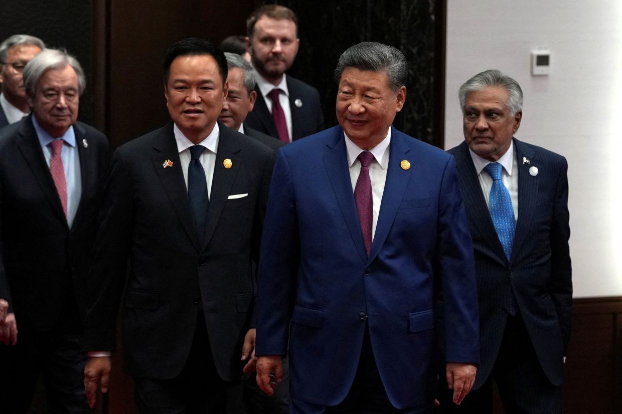 Thai PM's Musical Diplomacy: Anutin Charnvirakul Serenades Chinese Premier in Beijing