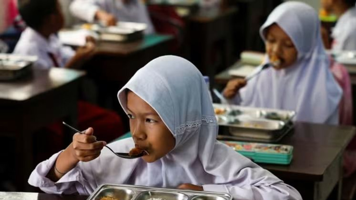 Indonesia's Free Meals Programme Hit by Second Leadership Crisis in Weeks as Agency Chief Steps Down