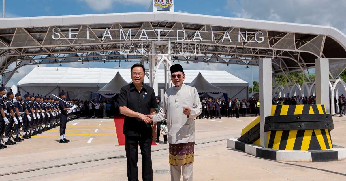 Anwar, Anutin launch new road linking Bukit Kayu Hitam and Sadao border complexes