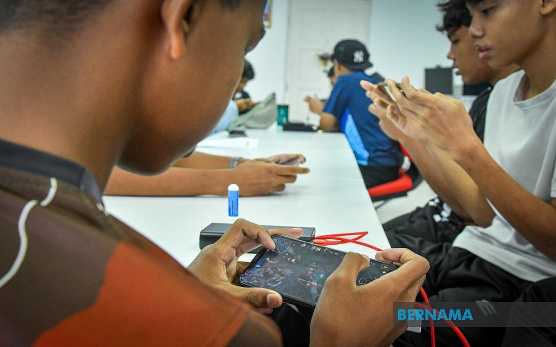 Malaysia Intensifies Safe Internet Push, Enlisting Parents to Enforce Under-16 Social Media Ban
