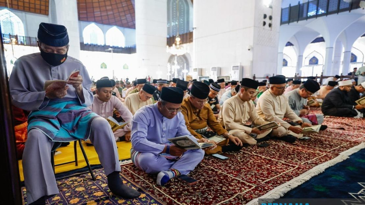 Sultan Sharafuddin Leads Selangor Warriors' Day Tribute With Religious Observance