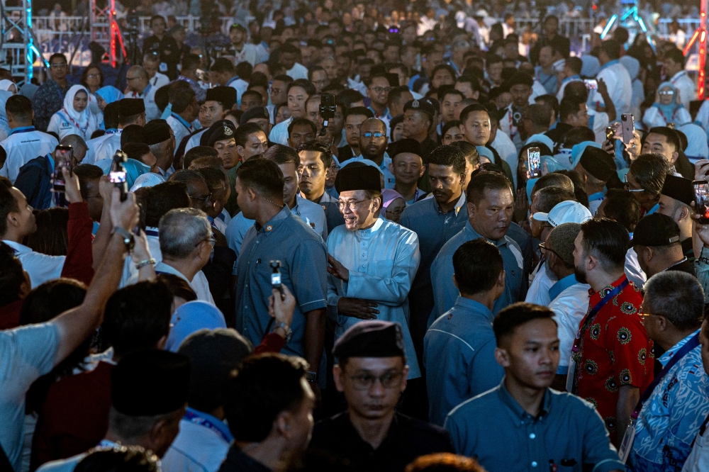 Anwar Ibrahim Pushes Cabinet to Repeal Universities and University Colleges Act