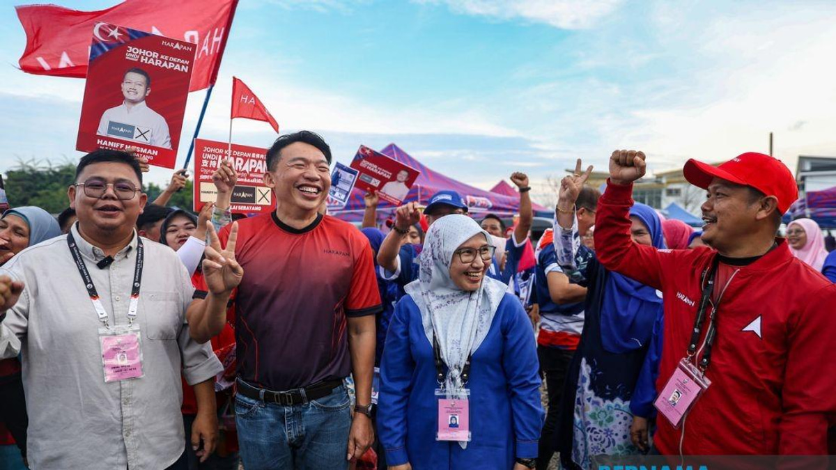 Johor Election Rivals Display Democratic Maturity at Pontian Night Market Encounter