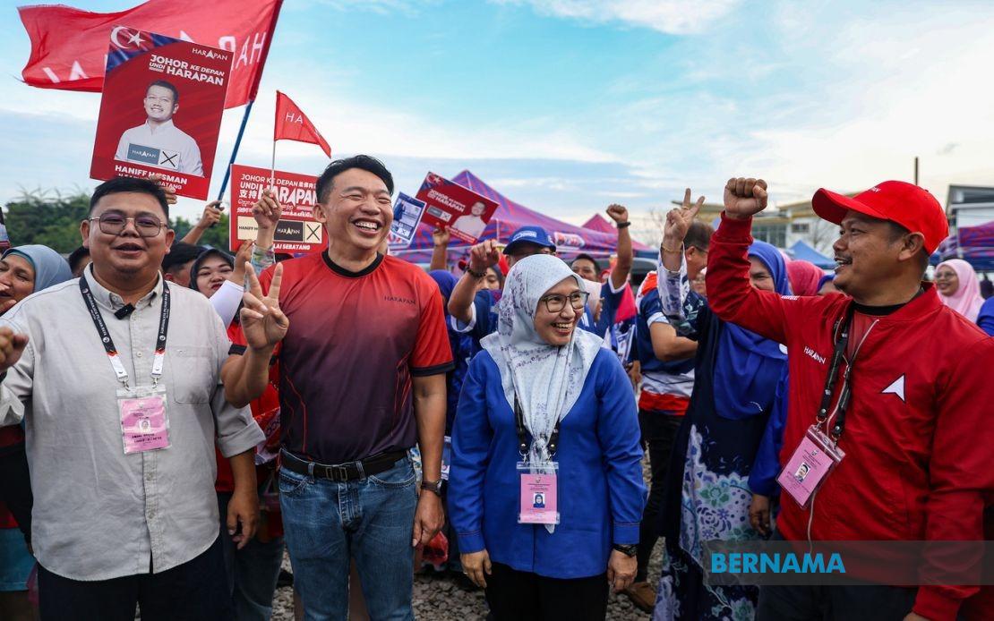 Johor Election Rivals Display Democratic Maturity at Pontian Night Market Encounter