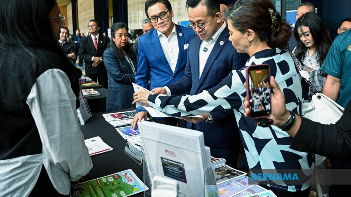 Malaysian Companies Must Shift Focus to Innovation and Quality, Minister Urges