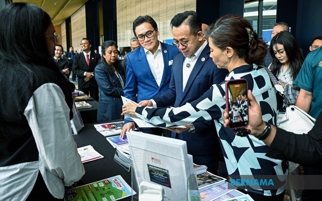 Malaysian Companies Must Shift Focus to Innovation and Quality, Minister Urges
