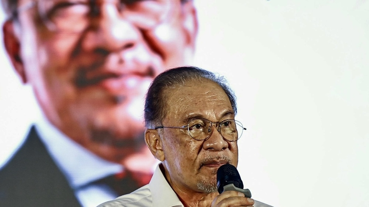 Anwar Awaits Full Report on Melaka DAP Crisis as Pakatan Pledges Swift Resolution