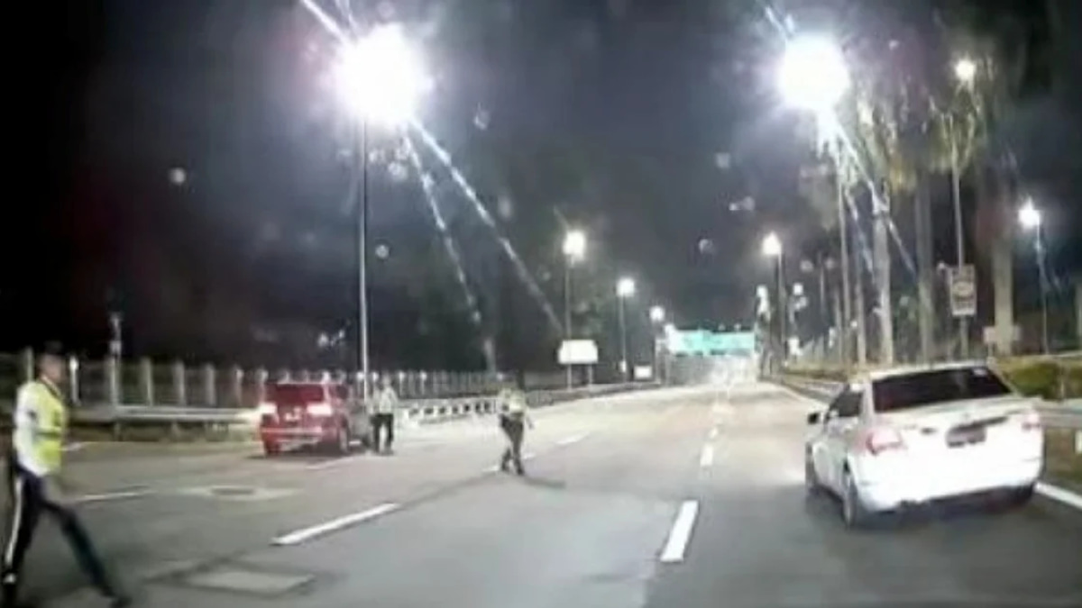 Mercedes driver detained after breaching police roadblock on Sprint Expressway