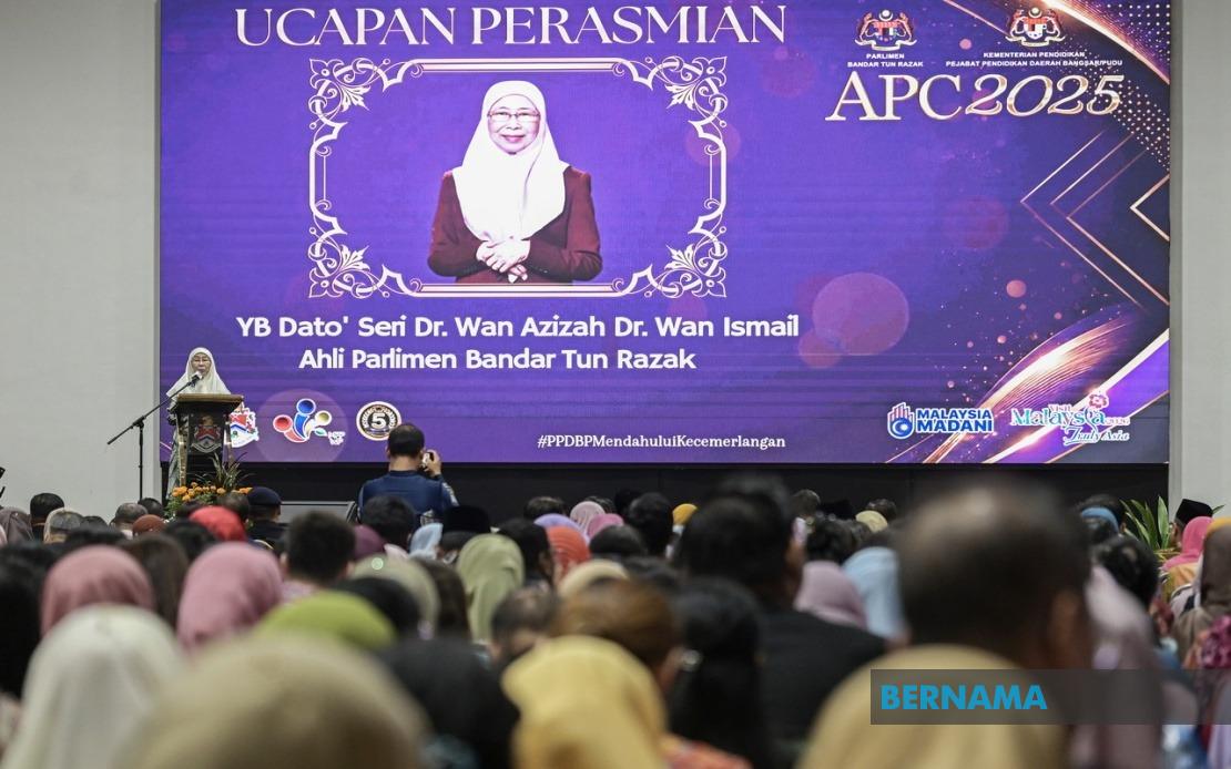 National Progress Depends on Developing Ethical and Knowledgeable Citizens, Says Dr Wan Azizah