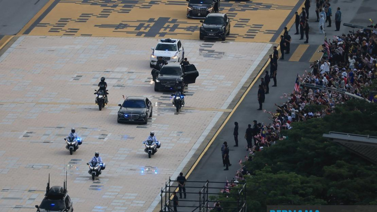 PM Anwar Leads National Day Pageantry at Putrajaya with Full Cabinet Presence