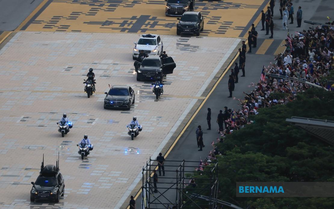 PM Anwar Leads National Day Pageantry at Putrajaya with Full Cabinet Presence