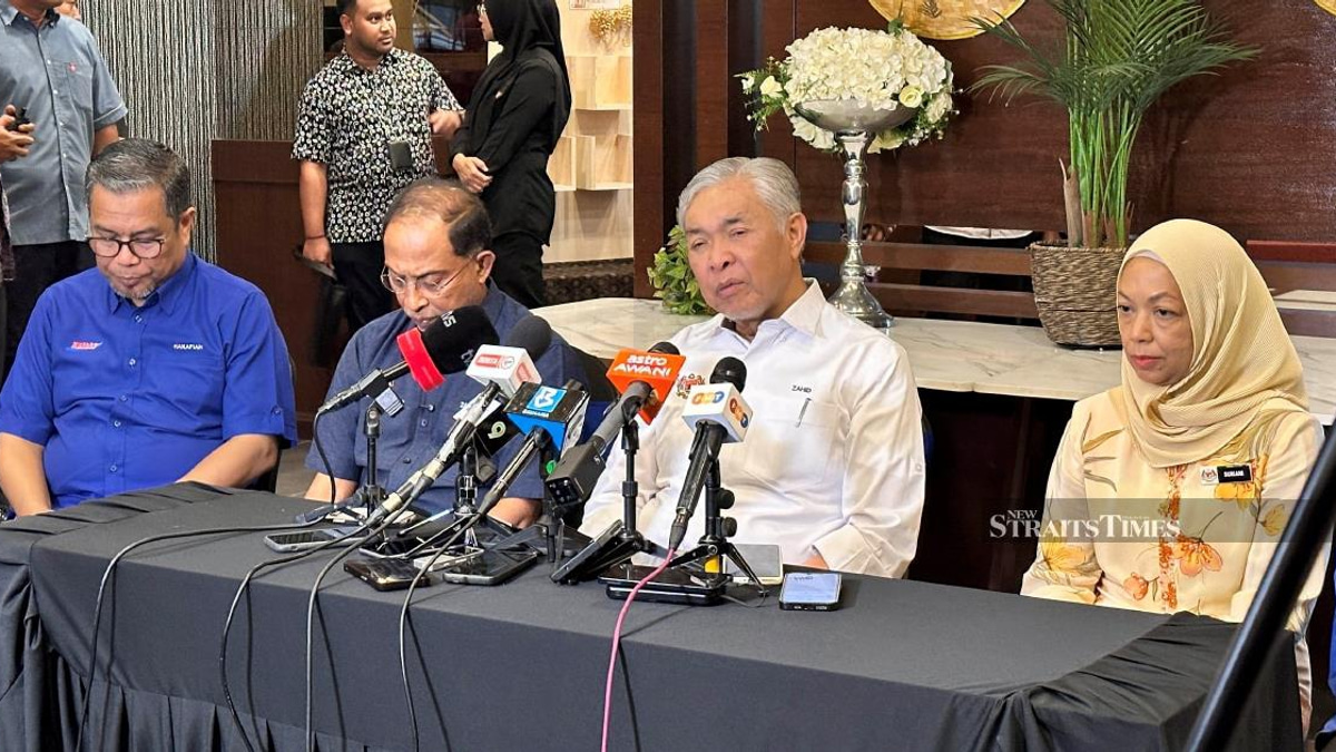 Zahid Urges Unity Partners to Leave Najib-Rosmah Past Behind in Johor Push