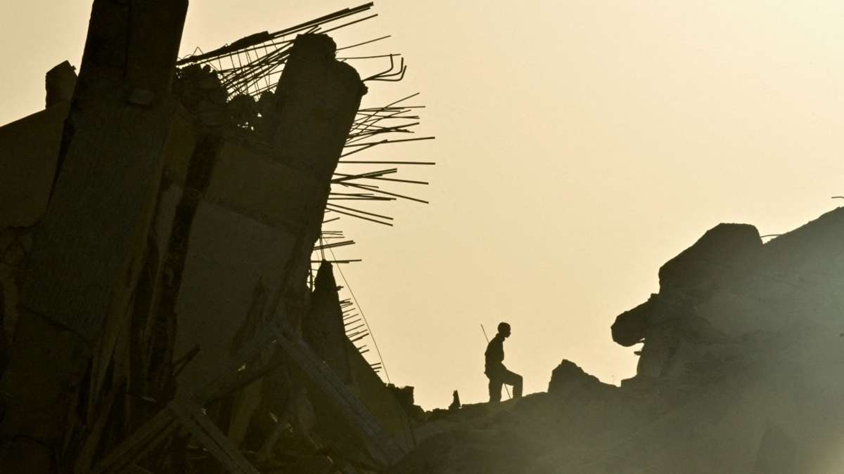 Venezuela Earthquake Death Toll Reaches 1,450 as Rescue Operations Continue