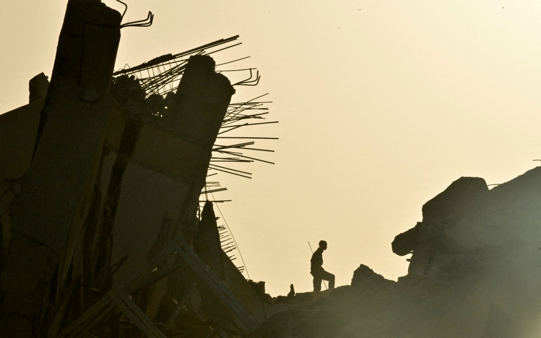 Venezuela Earthquake Death Toll Reaches 1,450 as Rescue Operations Continue