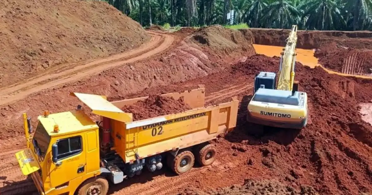 Nine arrested as authorities seize RM3.75 million in assets and bauxite from illegal mining operation on Felda plantation