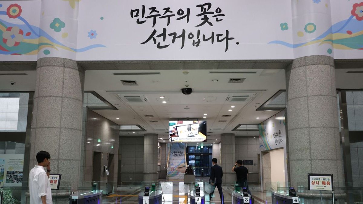 South Korea's Election Commission Under Investigation for Data Manipulation Over Ballot Shortages