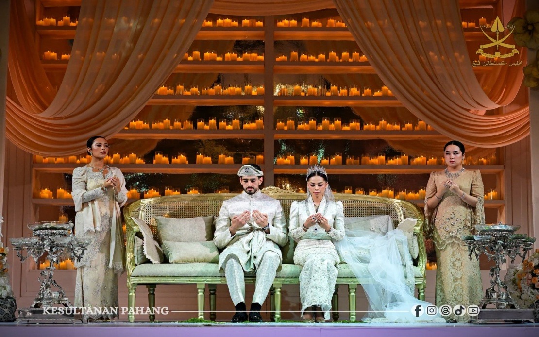 Pahang Sultan Attends Wedding Reception of Tengku Puteri Ilyana