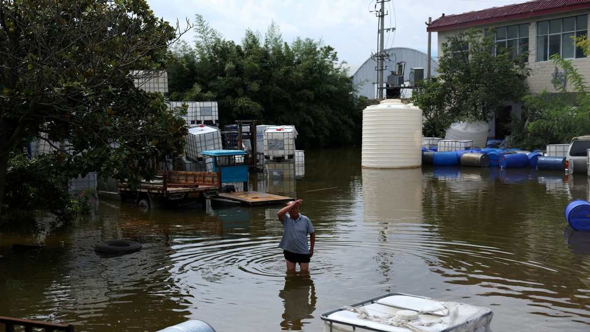 China Mobilises Major Rescue Operation After Typhoon Dolphin Breaches Levee in Henan