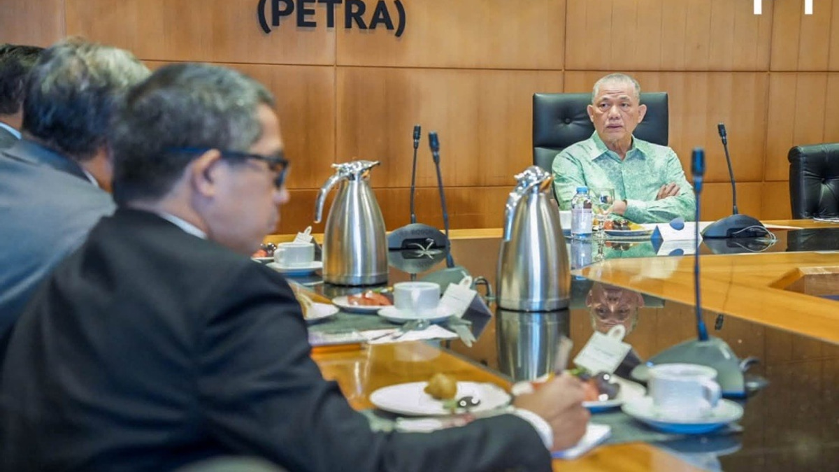 Fadillah Urges Malaysian Envoys to Deepen Strategic Ties with Host Nations