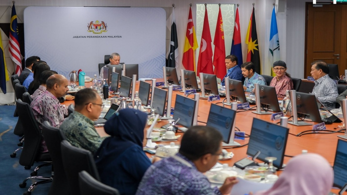 Data and AI Critical to Delivering 13th Malaysia Plan, Says Fadillah