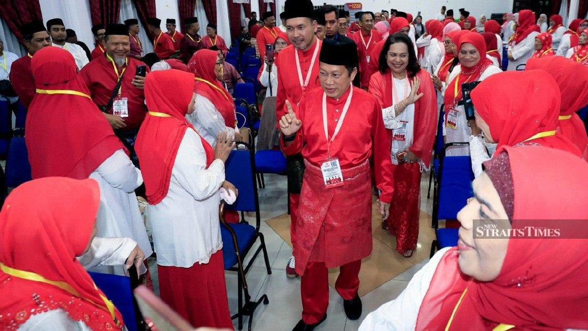 BN Can Stand Firm Against PN, Says Umno Leader Ahmad Maslan