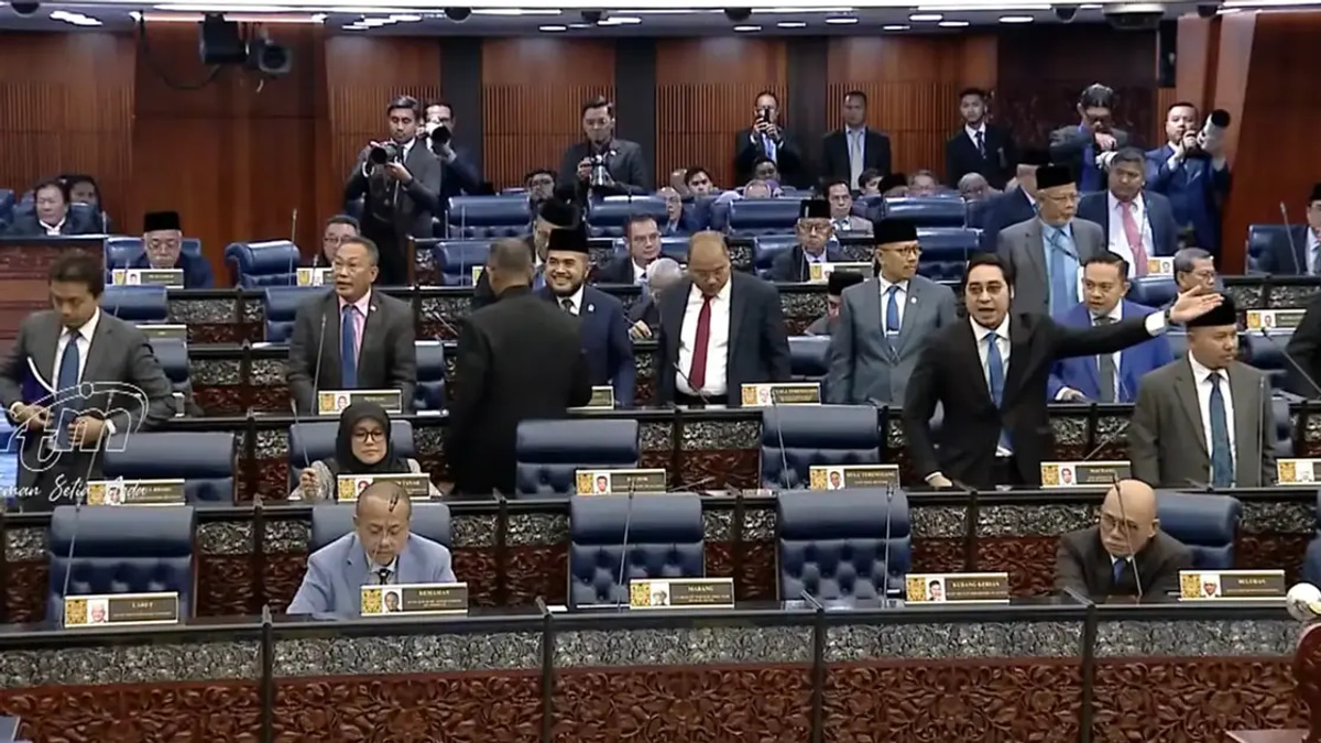 PN MPs Stage Walkout Over Speaker's Refusal to Postpone Tenaga Nasional Dewan Rakyat Sitting