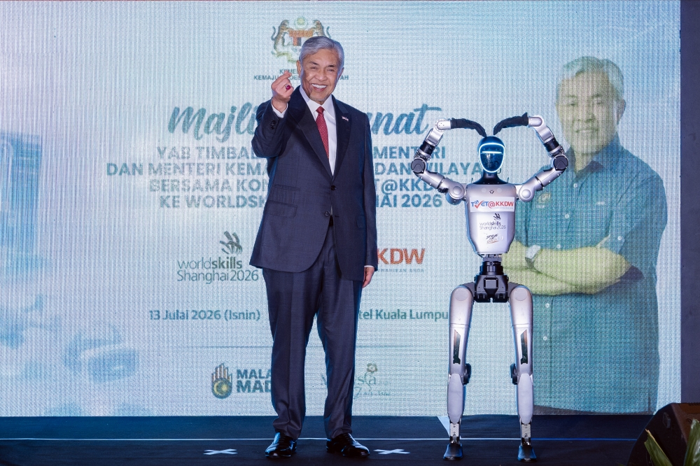 Zahid brushes aside Nga's exit threat, insists Unity Government remains intact
