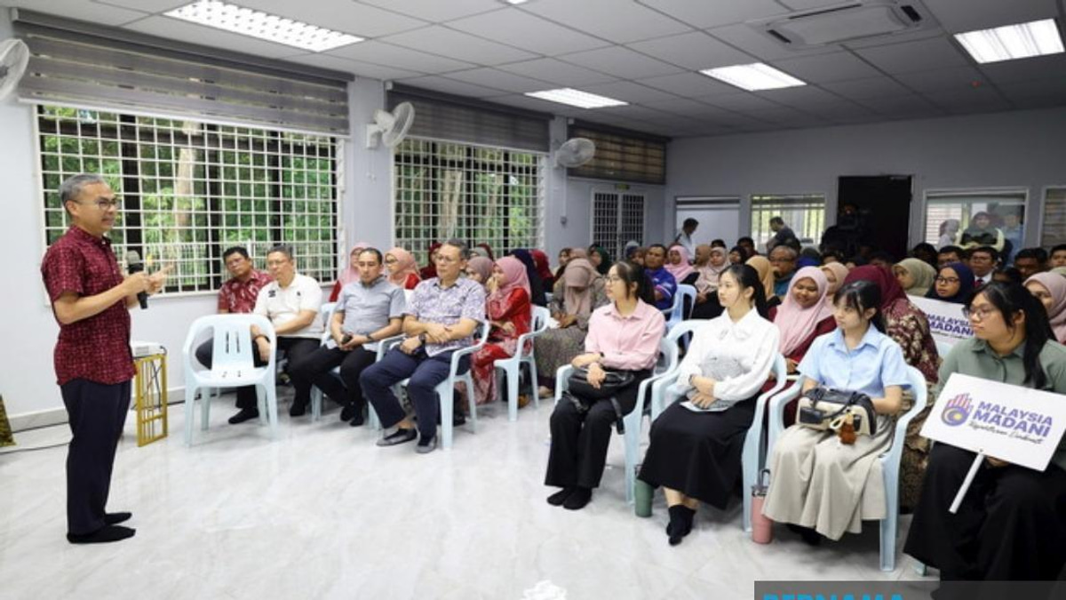 Patriotism and Digital Literacy Essential for Malaysia's Youth, Says Communications Minister