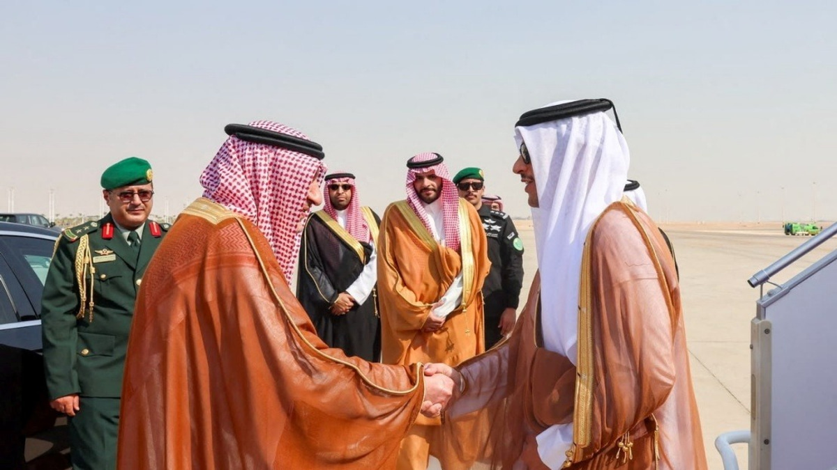 Qatar's Premier Visits Saudi Arabia to Discuss Regional De-escalation