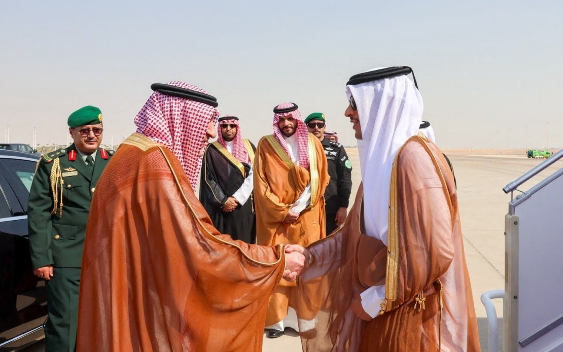Qatar's Premier Visits Saudi Arabia to Discuss Regional De-escalation