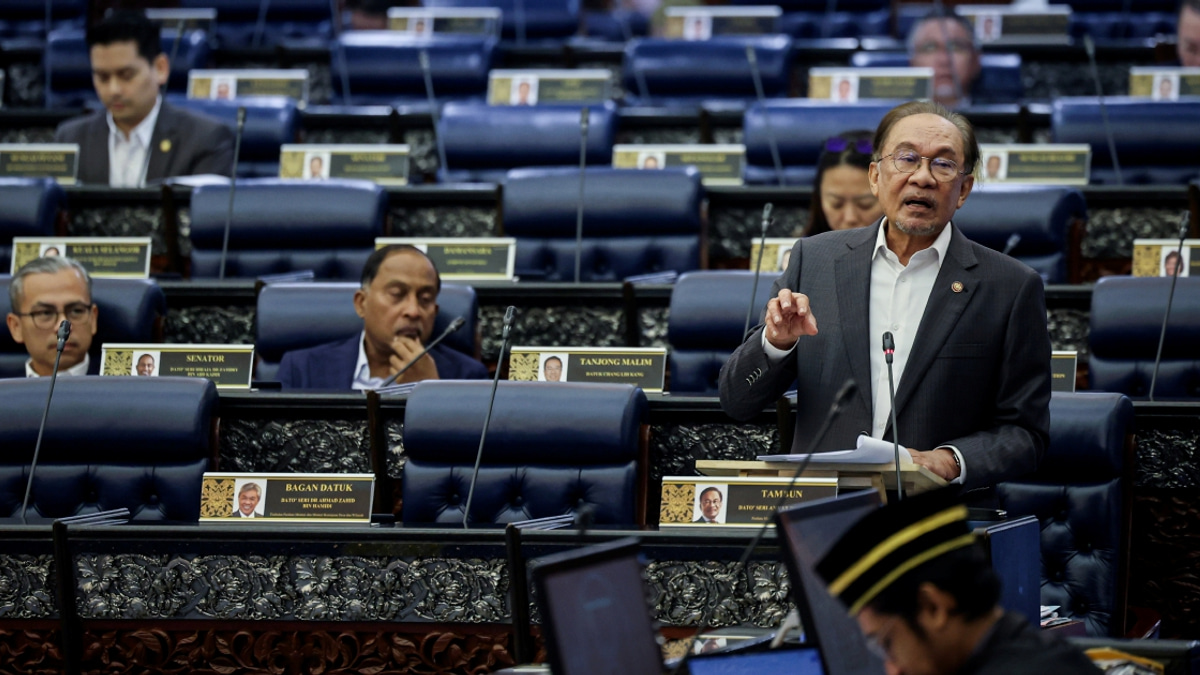 PM Anwar Calls for Procedural Safeguards Against Arbitrary Action on Journalists