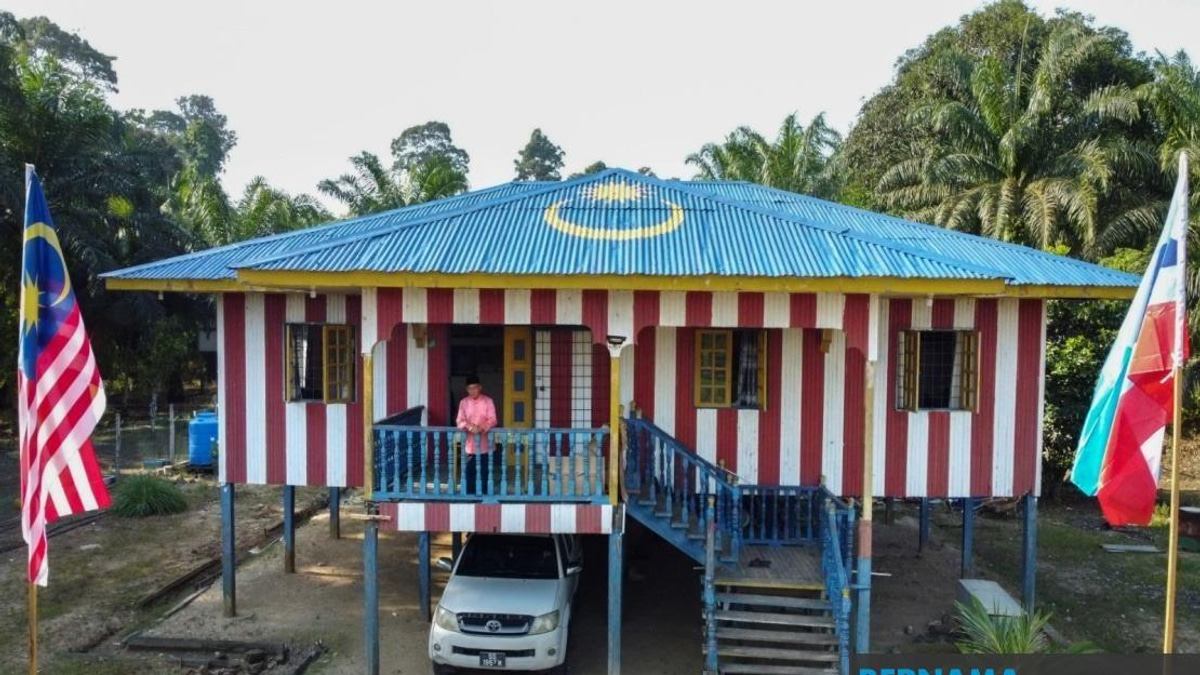 Teratak Gemilang: One Man's Colourful Declaration of National Pride