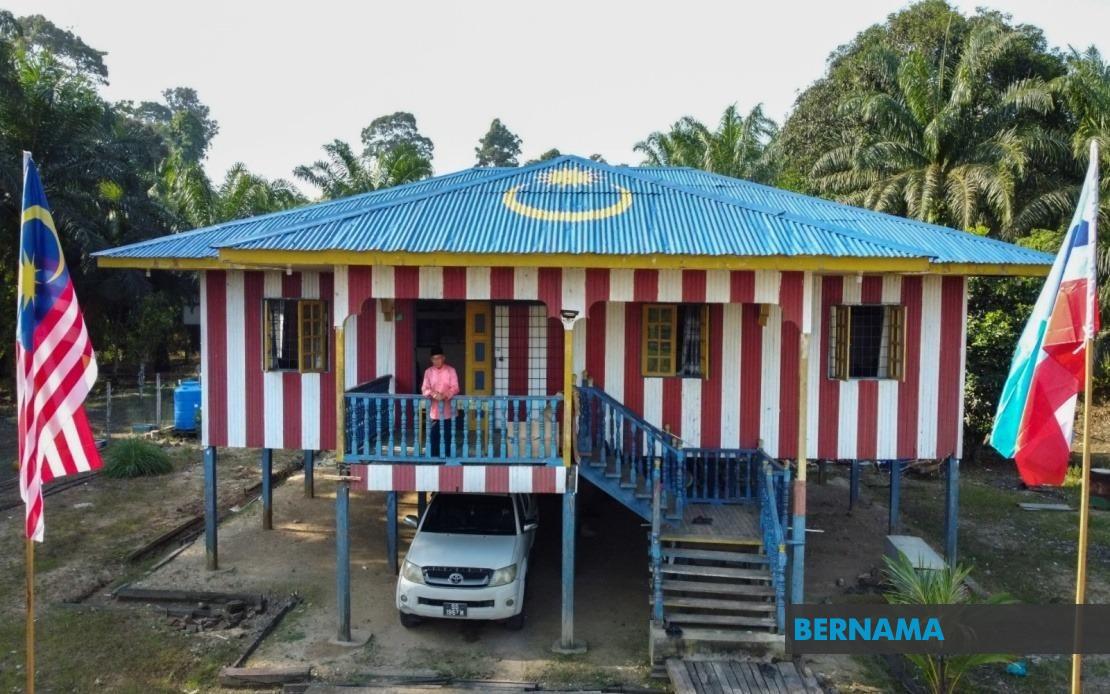 Teratak Gemilang: One Man's Colourful Declaration of National Pride