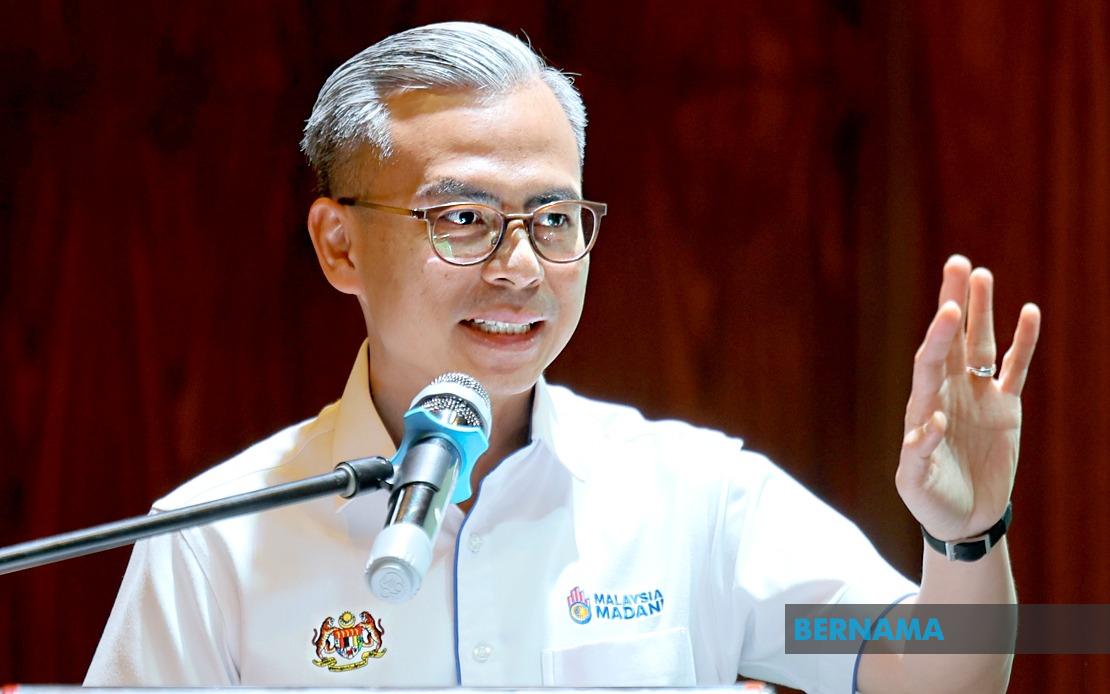 Fahmi Demands Telco CEOs Visit Rural Areas to Grasp Connectivity Crisis