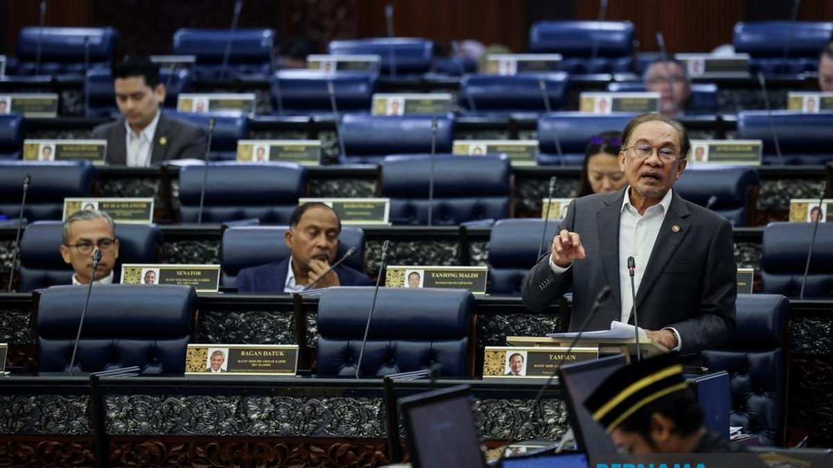 Anwar Clarifies Johor Election Remarks as Personal Opinion, Not EC Interference