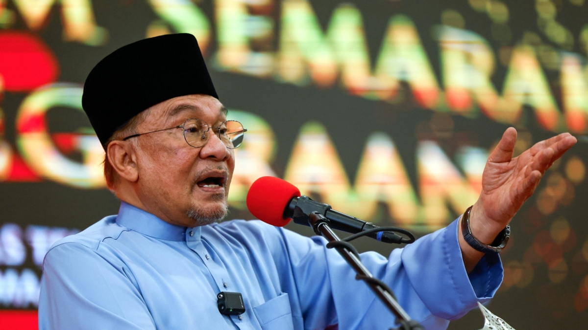 PM Anwar Defends Record Against 'Slander' While Campaigning in Negeri Sembilan