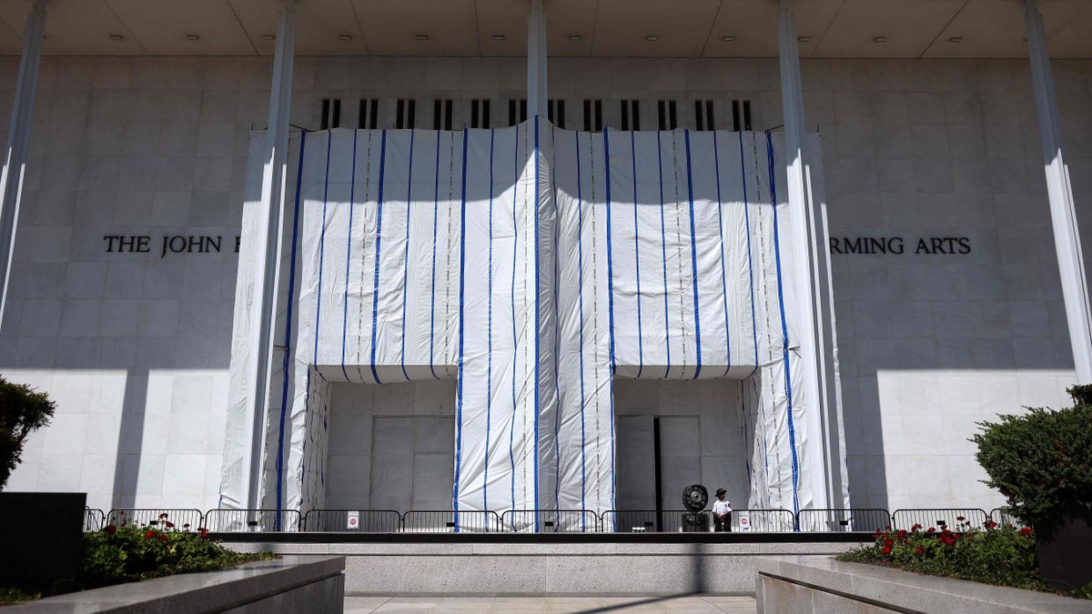 Trump administration warns Kennedy Center could be demolished if courts block renovation