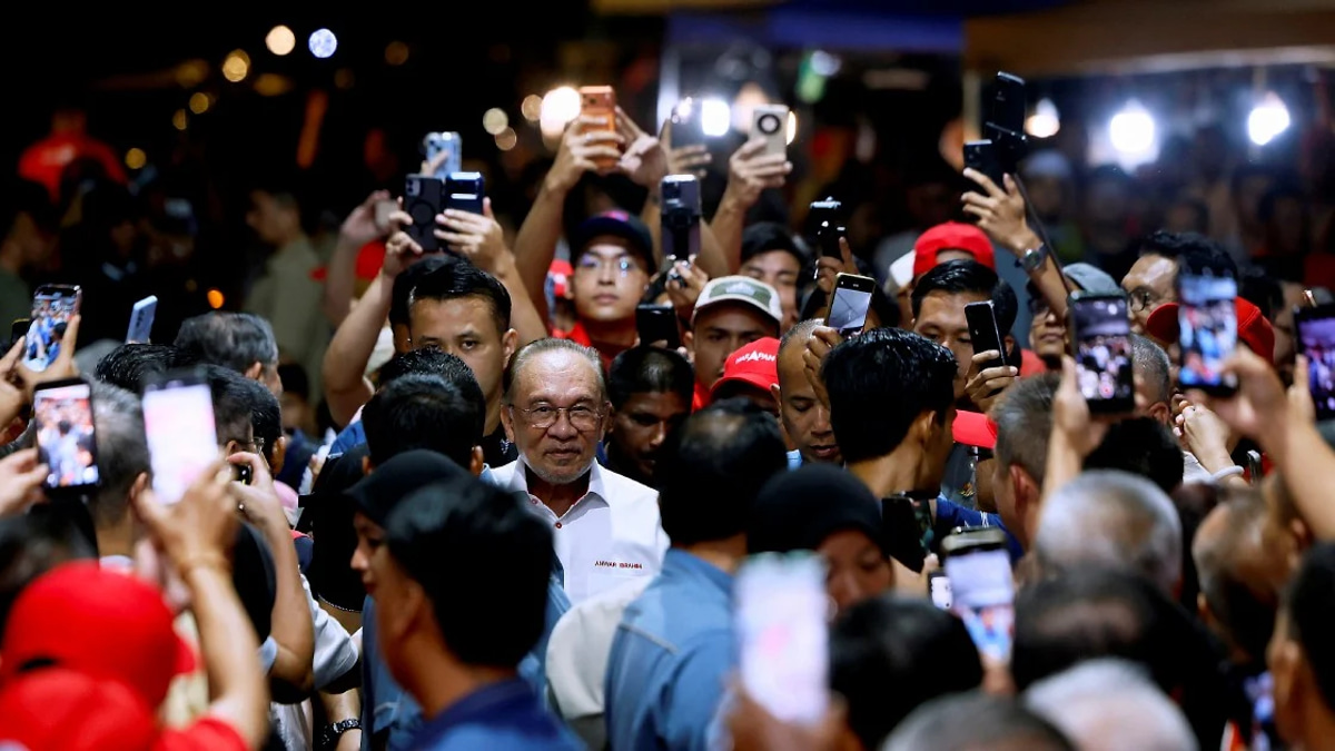 Anwar Declares End to Cronyism and Plunder, Pledges Clean Governance