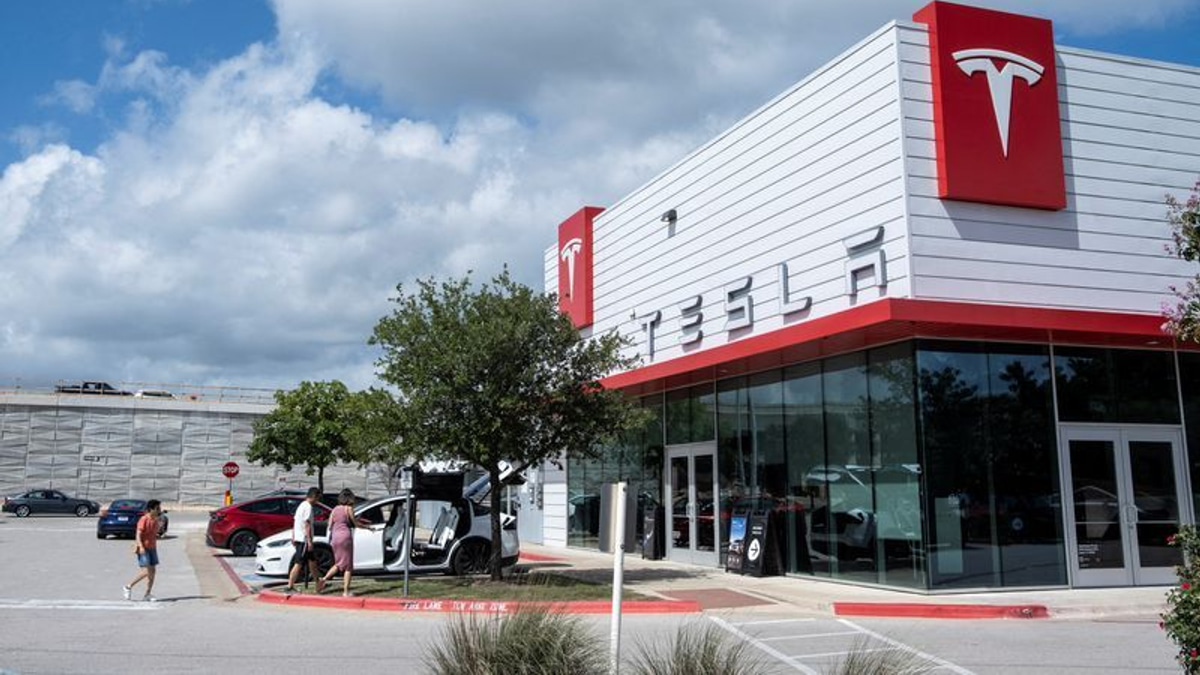 US safety board to probe deadly Tesla crash in Texas as family sues automaker