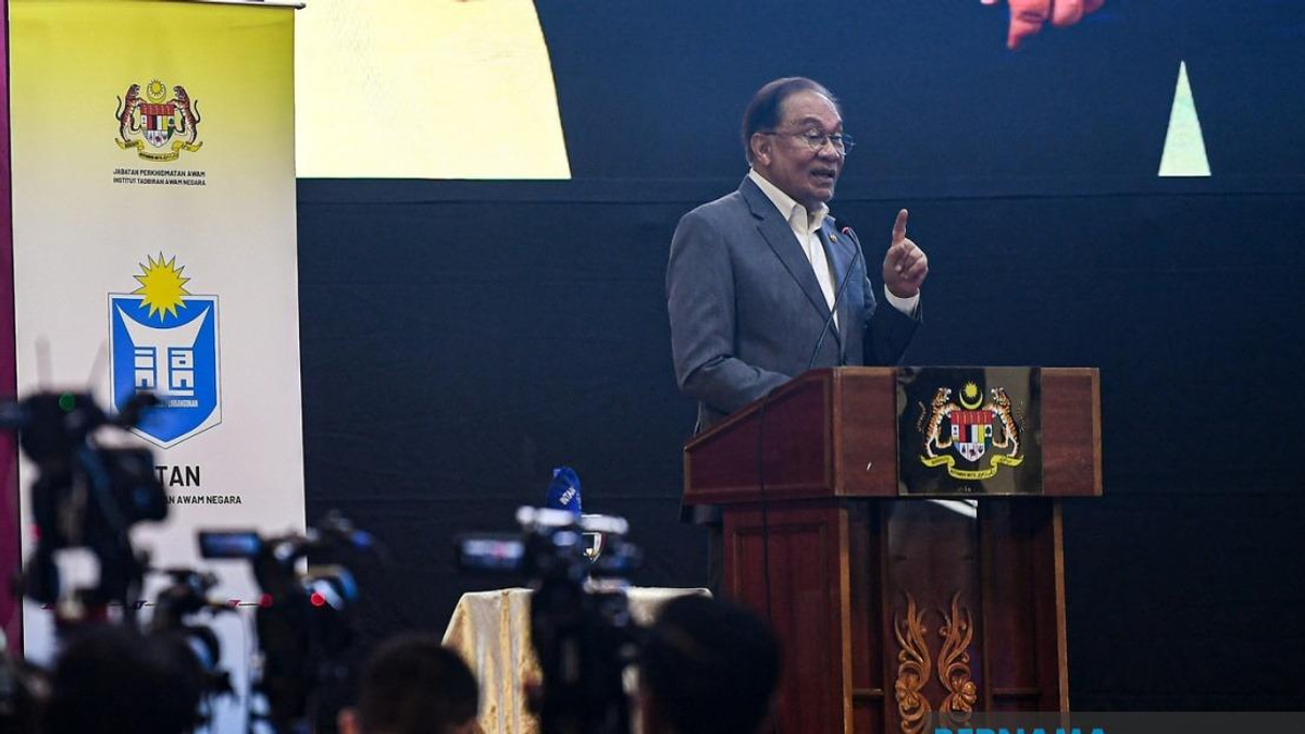 Anwar Ibrahim Apologises for Stern Demeanour Towards Civil Service, Says Passion Drives His Leadership Style