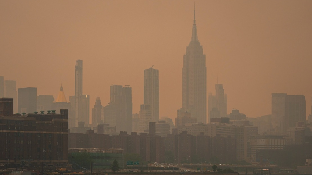 Wildfire Smoke Forces Mexico's Sheinbaum to Change Plans for World Cup Final in New York