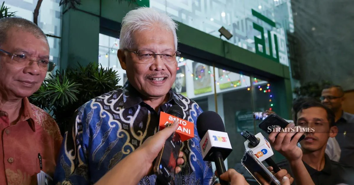 Hamzah Zainudin confirmed to reclaim opposition leader role in Parliament