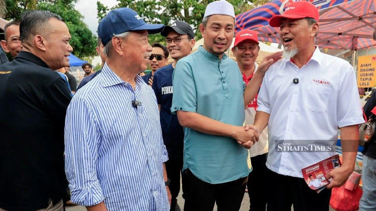 Johor Election: Rival Candidates Face Off at Night Market as Campaign Heats Up