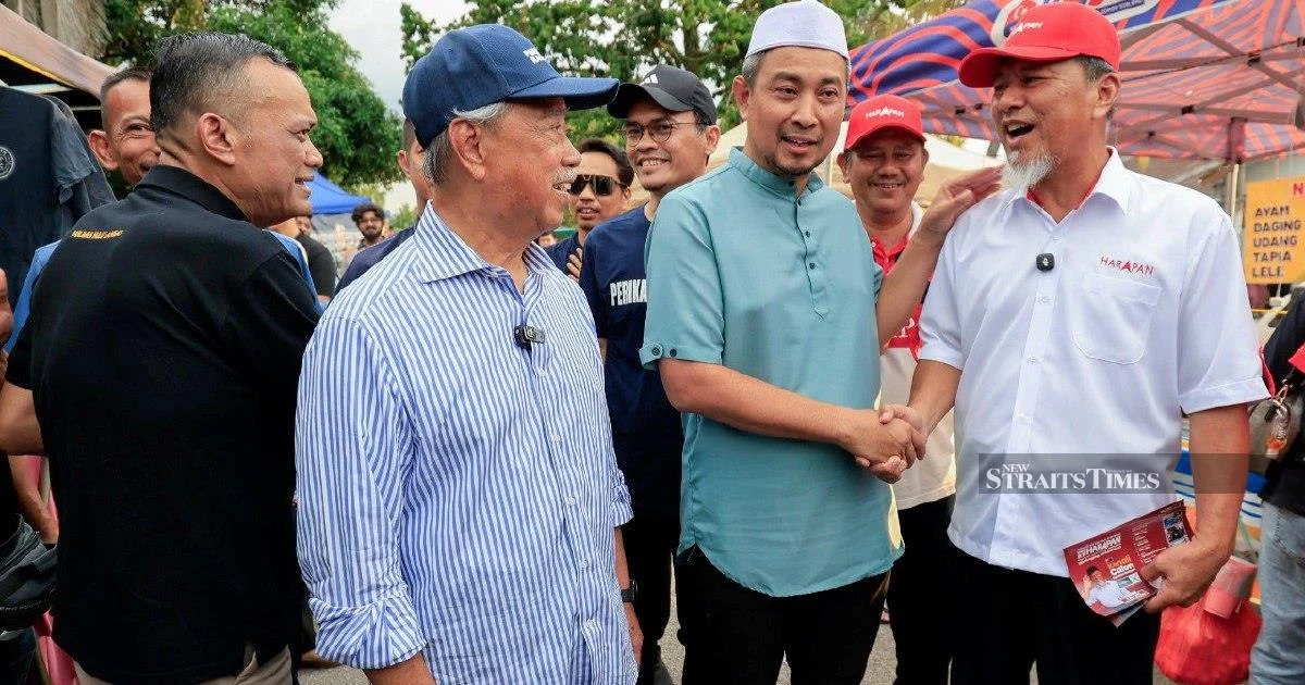 Johor Election: Rival Candidates Face Off at Night Market as Campaign Heats Up