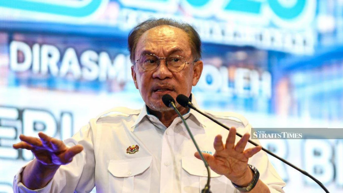 Anwar Urges Melaka DAP to Reconsider State Exit Plan